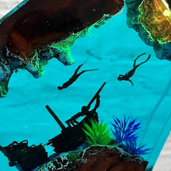 Freediving Whaleshark Shipwreck Resin Lamp