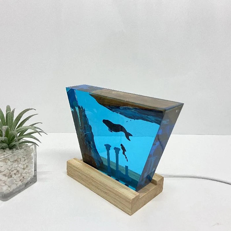 Pillars Whale and DIver Underwater Resin Table Light