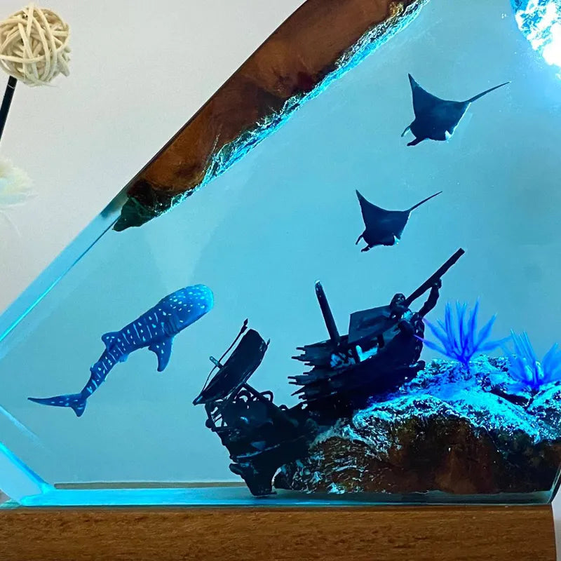 Shipwreck World Resin Table Light