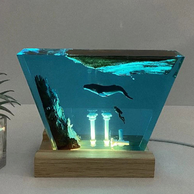 Pillars Whale and DIver Underwater Resin Table Light